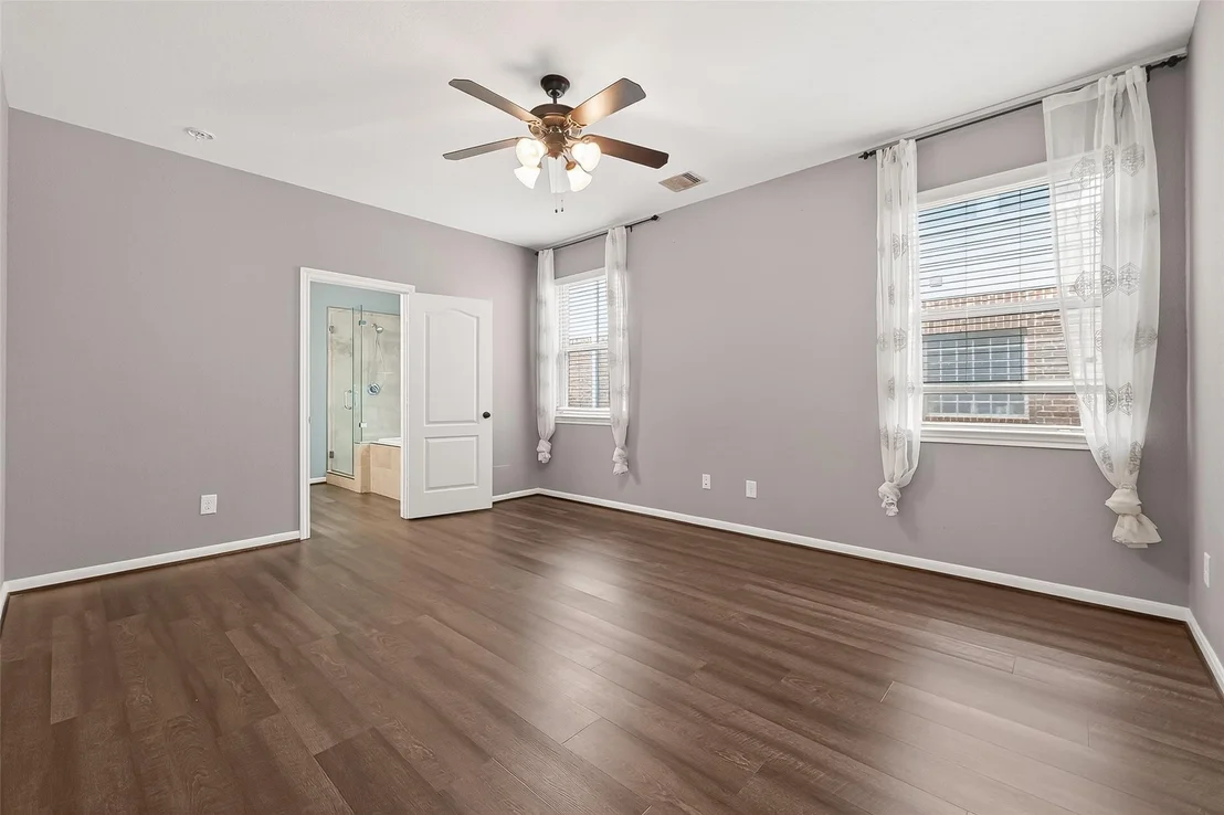 Photo of 6018 Gracys Landing Ln