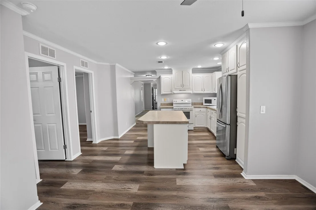 Photo of 461 Bluebonnet