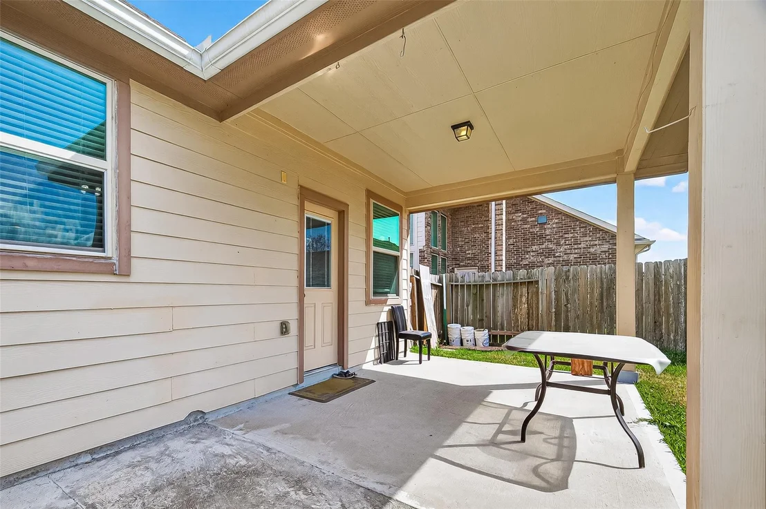 Photo of 6018 Gracys Landing Ln