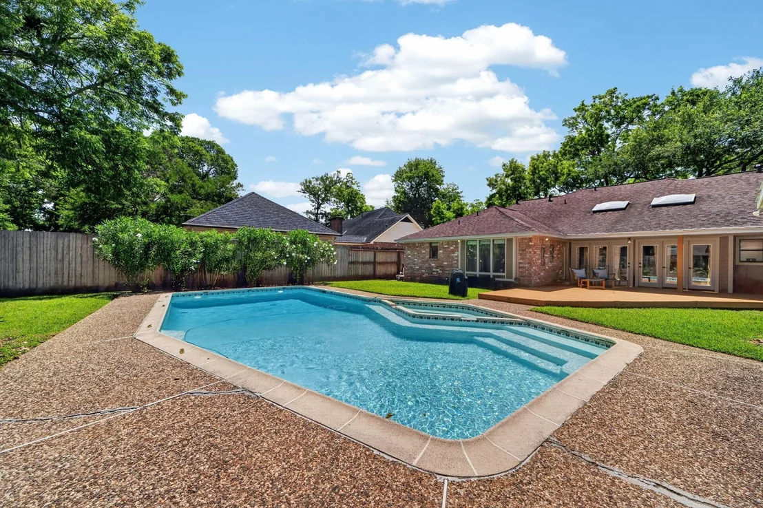 Photo of 1602 S Hearthside Drive