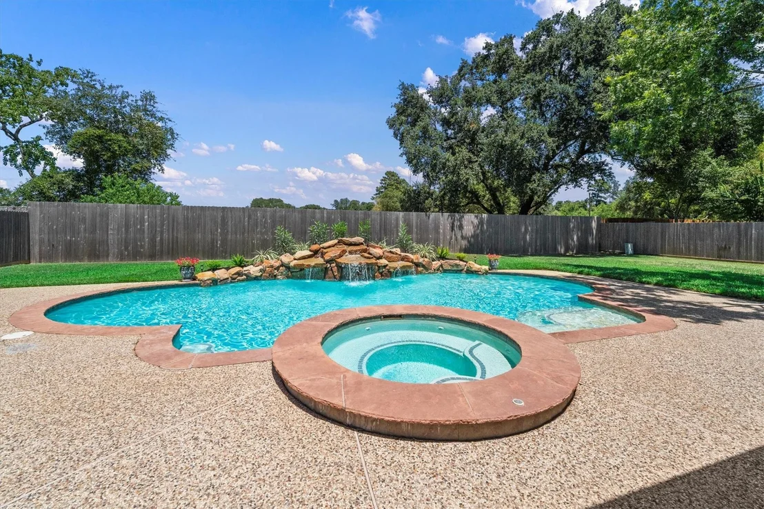 Photo of 15206 Hilltop View Drive