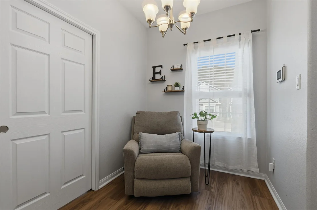 Photo of 16879 Balmoral