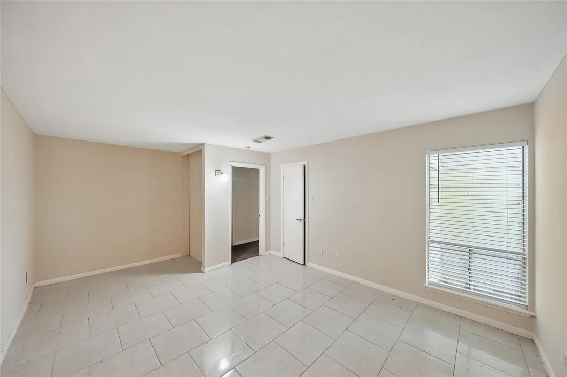 Photo of 1926 Maple Lakes Drive