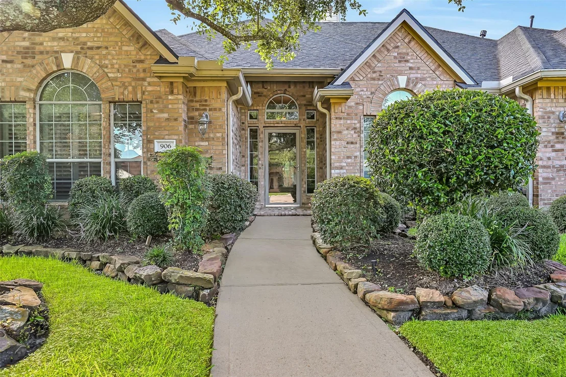 Photo of 906 High Ridge Circle