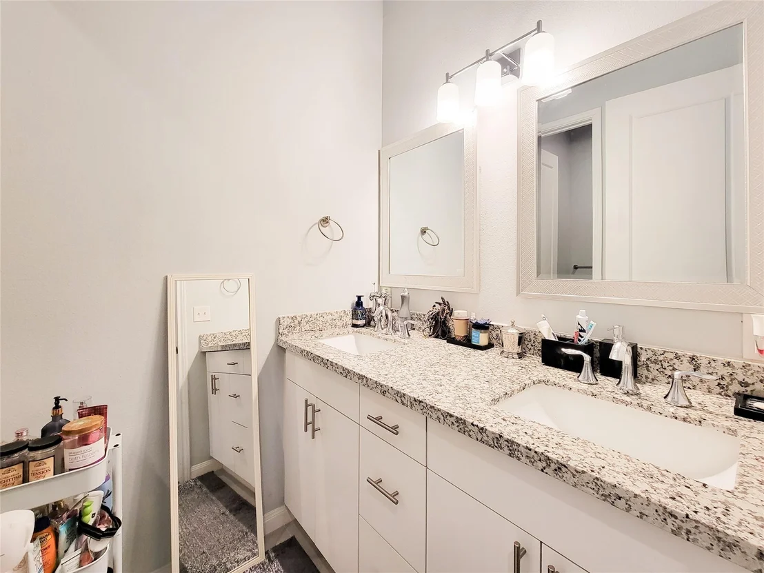 Photo of 18841 Elegance Avenue
