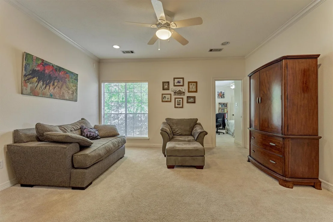 Photo of 115 E Shadowpoint Circle