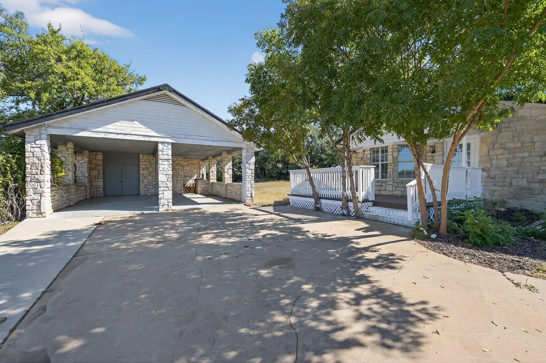 Photo of 300 Fawn Lane