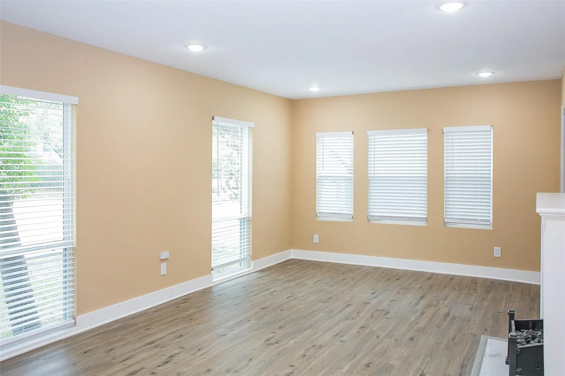 Photo of 2301 Albans Road