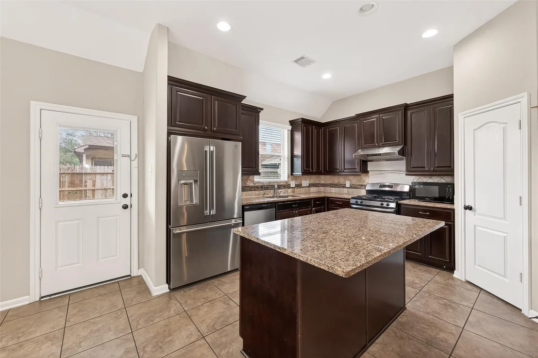 Photo of 6018 Gracys Landing Ln
