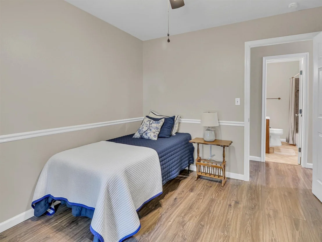 Photo of 805 Bluebonnet Lane