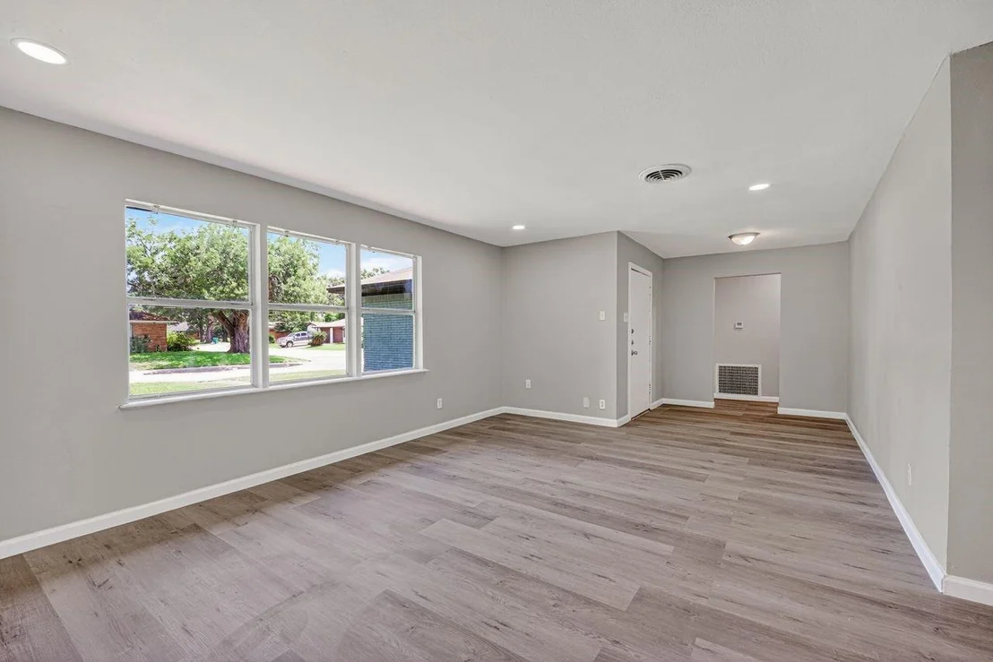Photo of 701 Oriole Lane