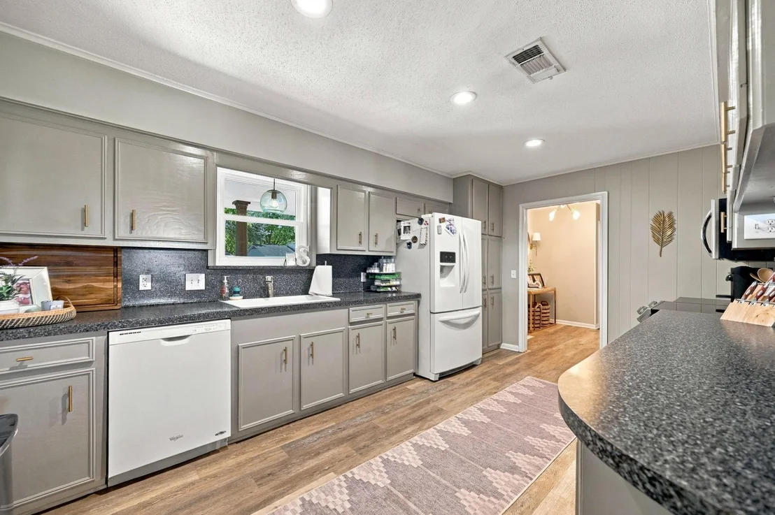 Photo of 100 N Oak Drive
