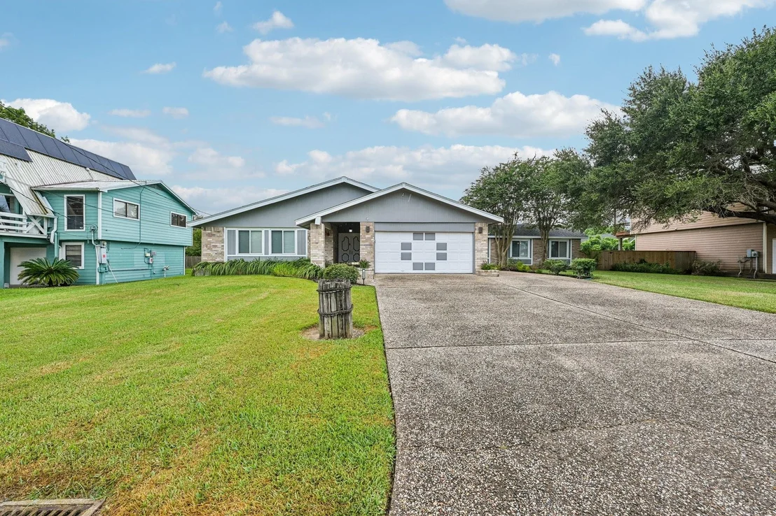 Photo of 2535 Cliff Drive