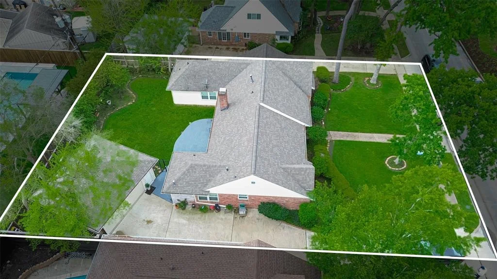 Photo of 330 N Wilcrest Drive