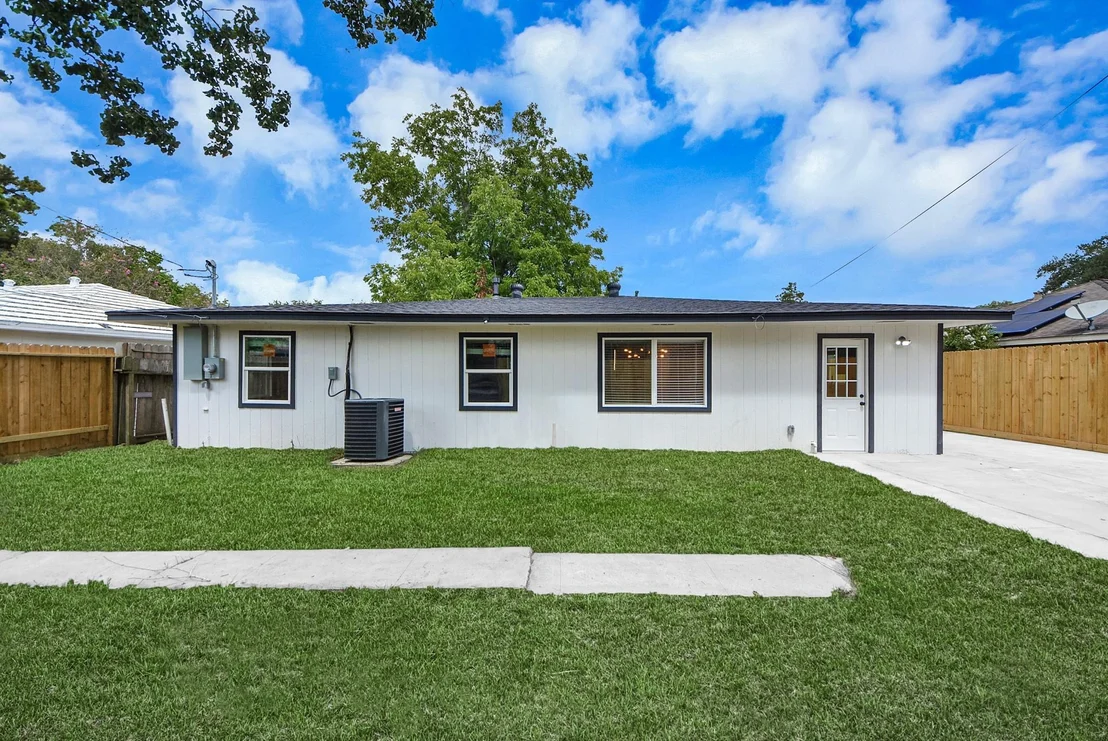 Photo of 1503 Locklaine Drive