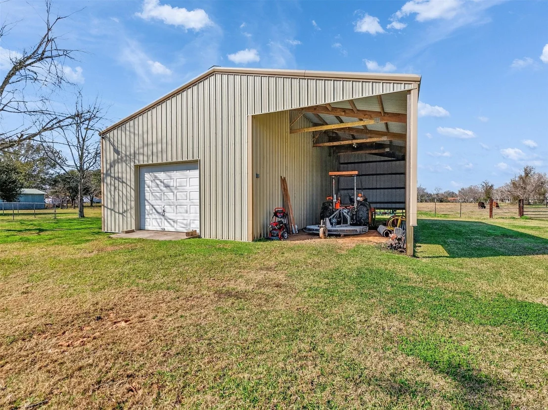 Photo of 1348 Gifford Road