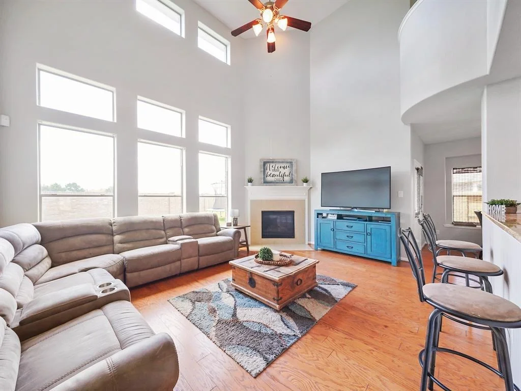 Photo of 25959 Ravenside Drive
