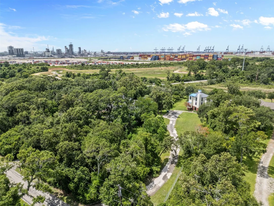 Photo of 570 Surf Oaks Drive