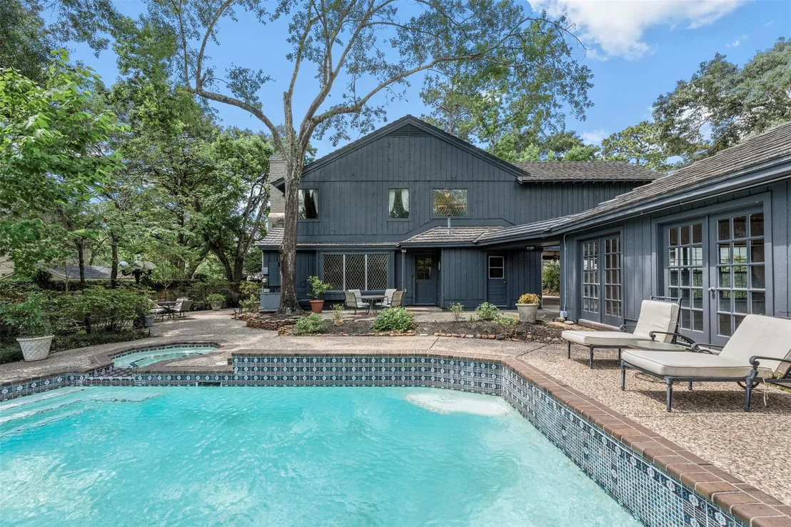 Photo of 6106 Larkmount Drive
