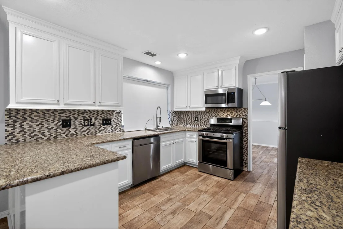 Photo of 918 Long Prairie Drive