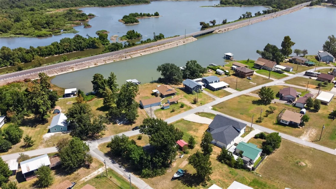 Photo of 281 Lakeshore N