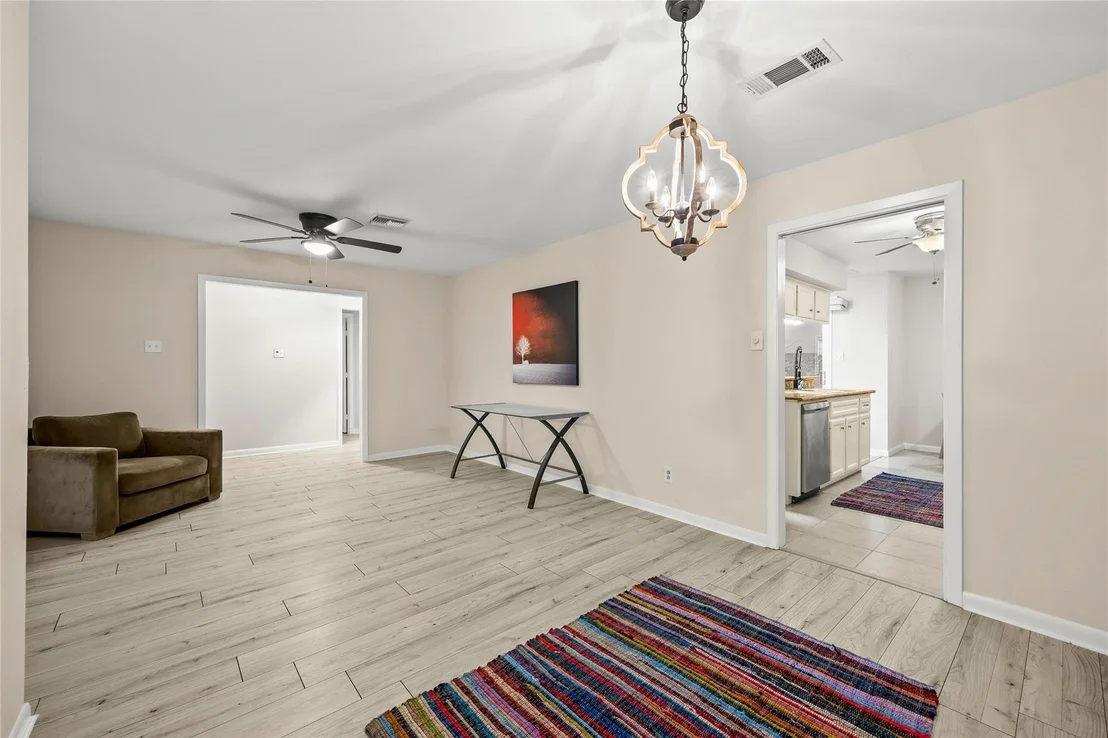Photo of 1607 Buescher Drive