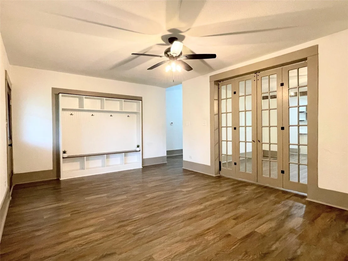 Photo of 210 W Crescent Drive