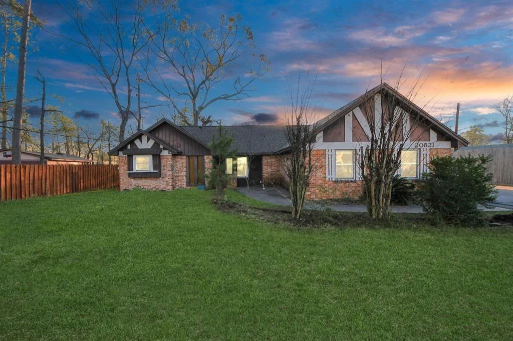 Photo of 20521 Lakeside Drive