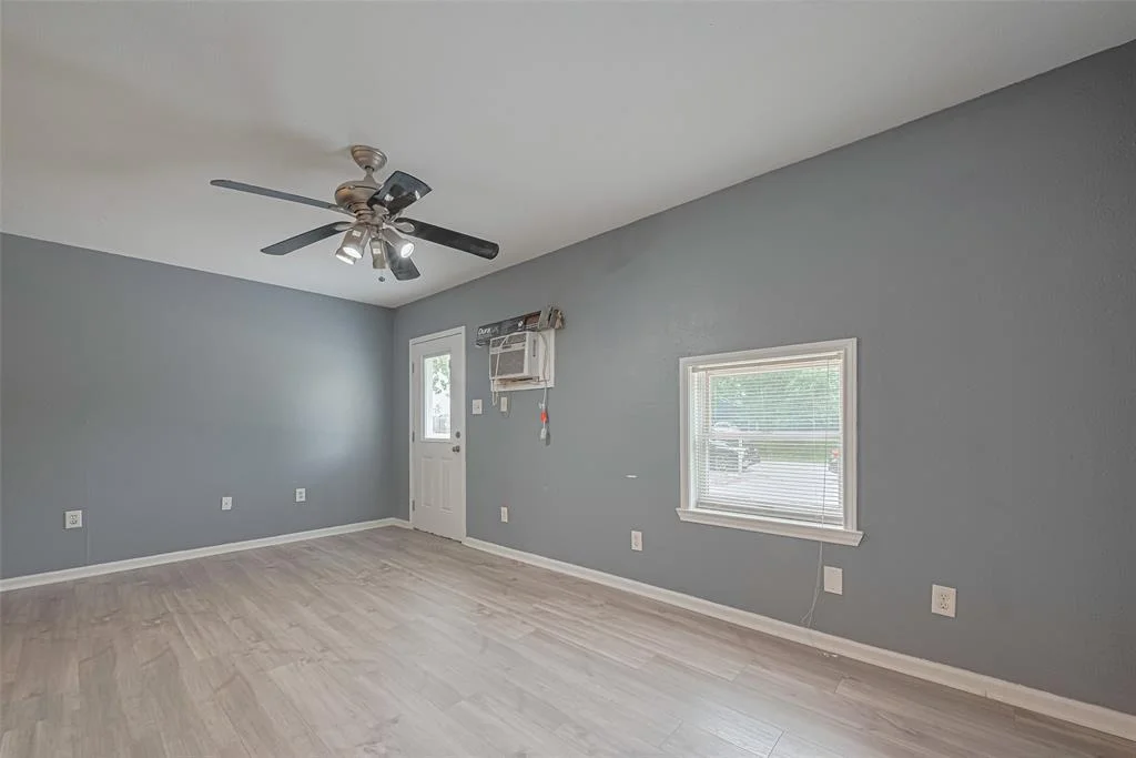 Photo of 17210 Glenoaks Drive