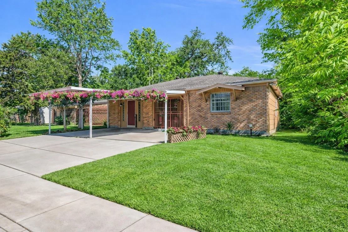 Photo of 3922 Simsbrook Drive