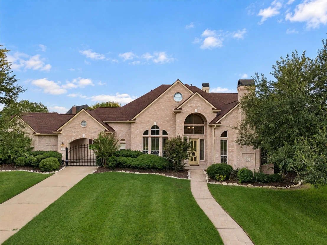 Photo of 2606 Heatherbend Drive