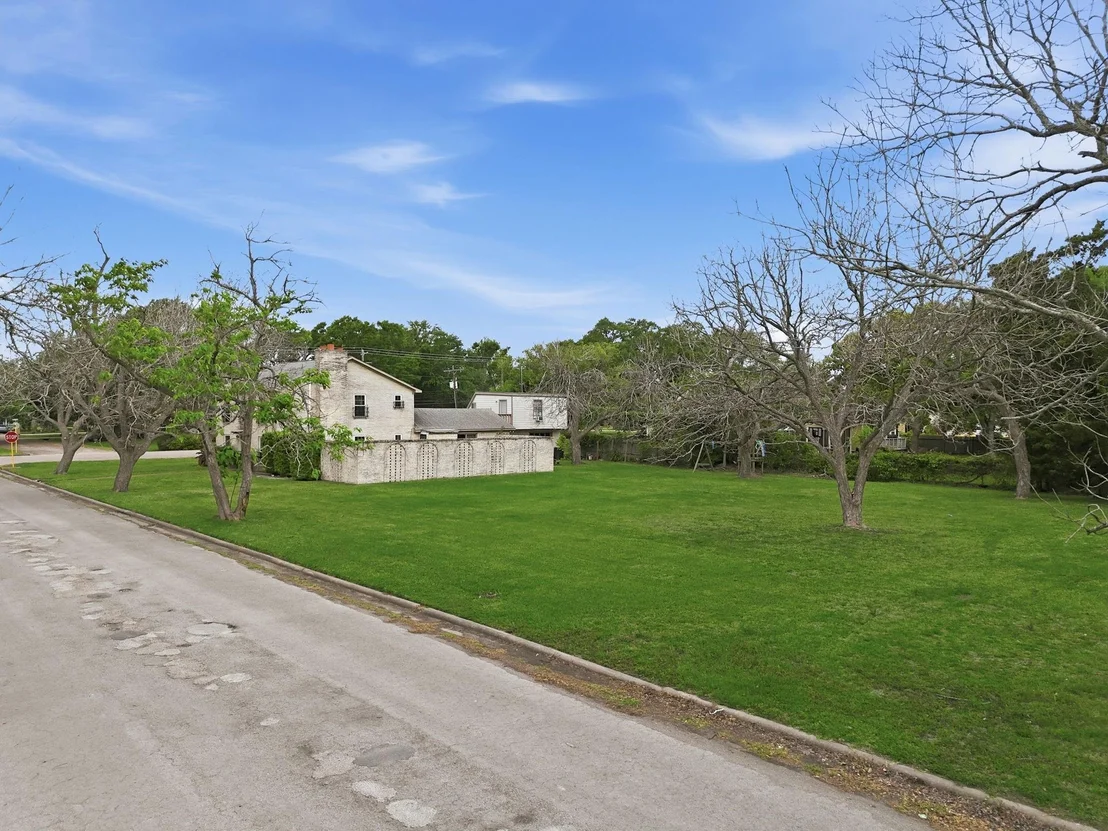 Photo of 1124 Estate Drive