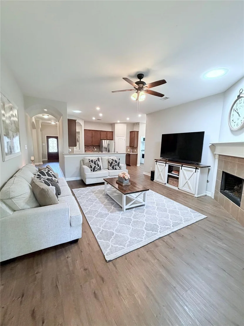 Photo of 1721 Round Oak Lane