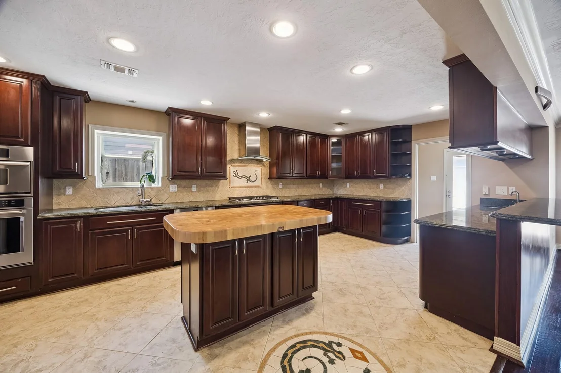 Photo of 7726 Meadowvale Drive