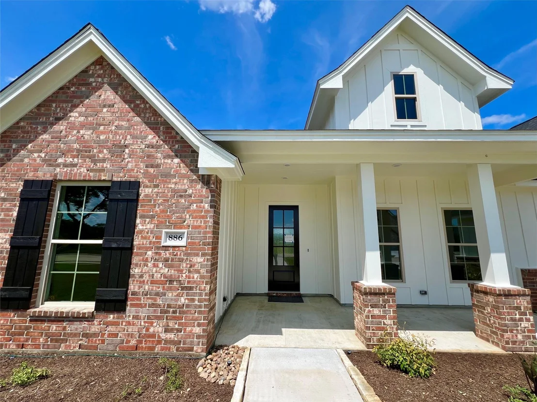 Photo of 886 Oak Ridge Drive