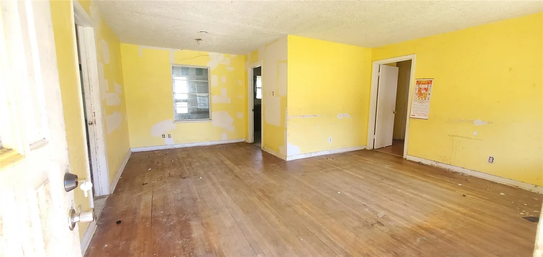 Photo of 6043 Glenhurst Drive