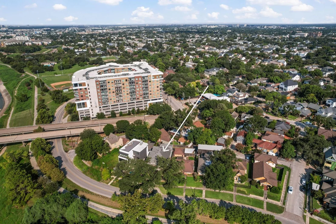 Photo of 2120 White Oak Drive