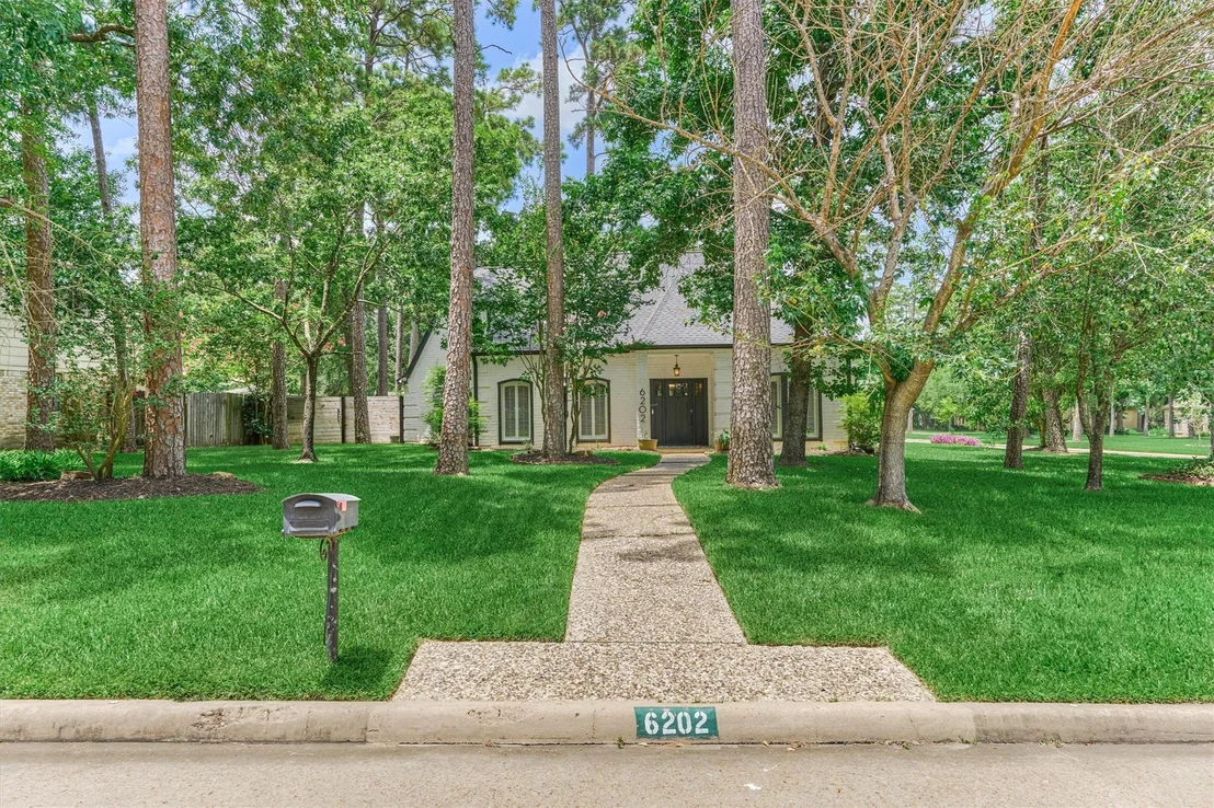 Photo of 6202 Knollview Drive