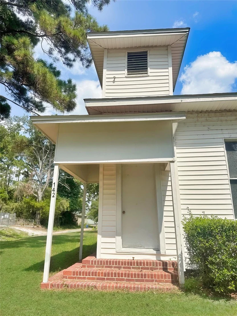 Photo of 142 Rowe Lane