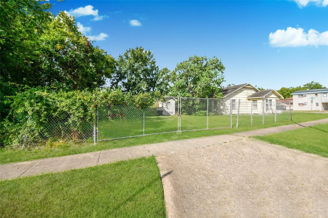 Photo of 8470 Wier Drive