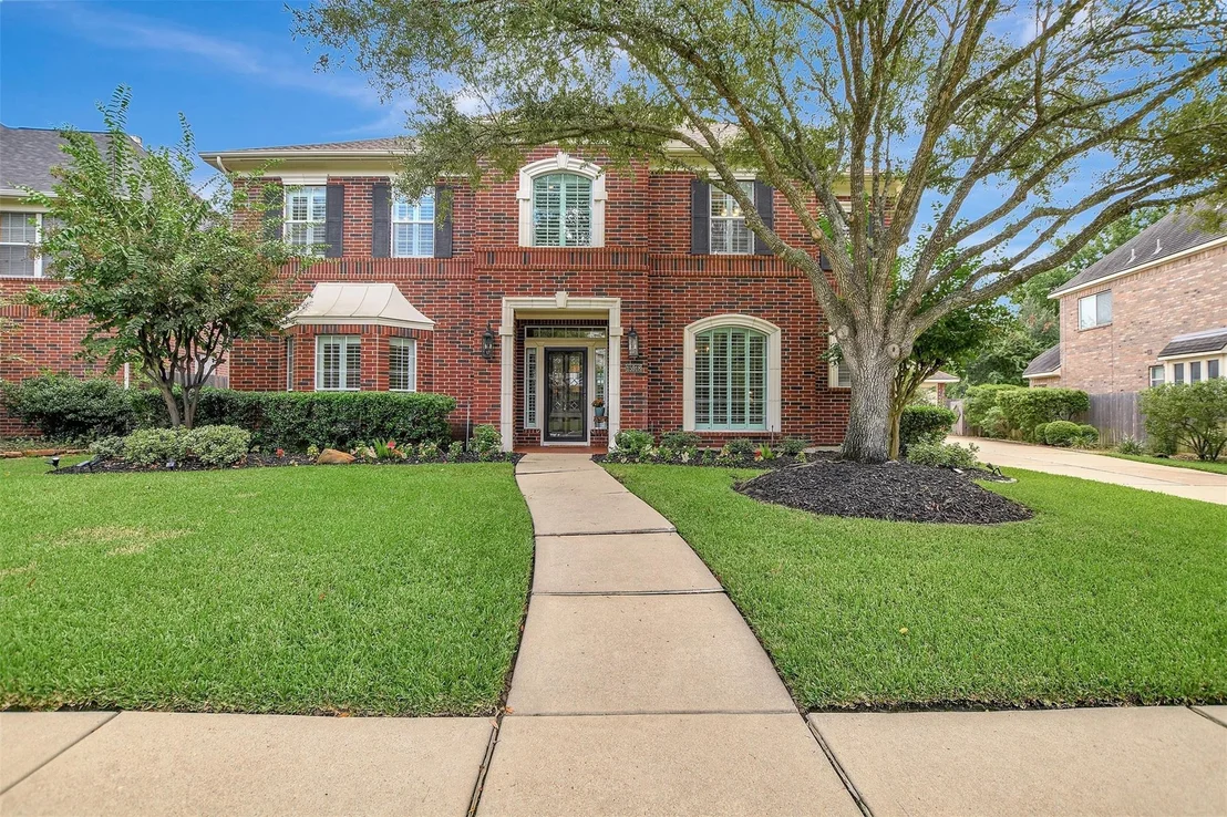 Photo of 15918 Lake Loop Drive