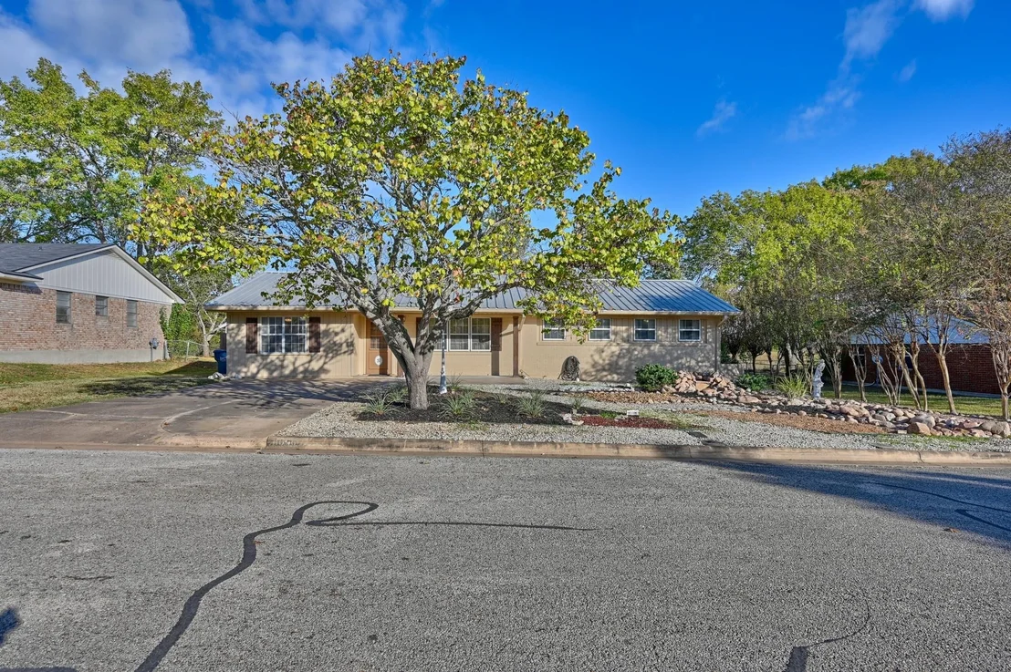 Photo of 1006 Top Hill Drive