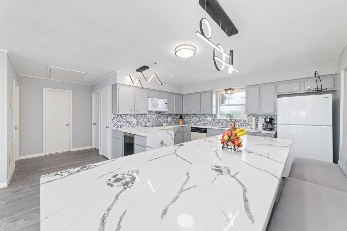 Photo of 610 Seashell Drive