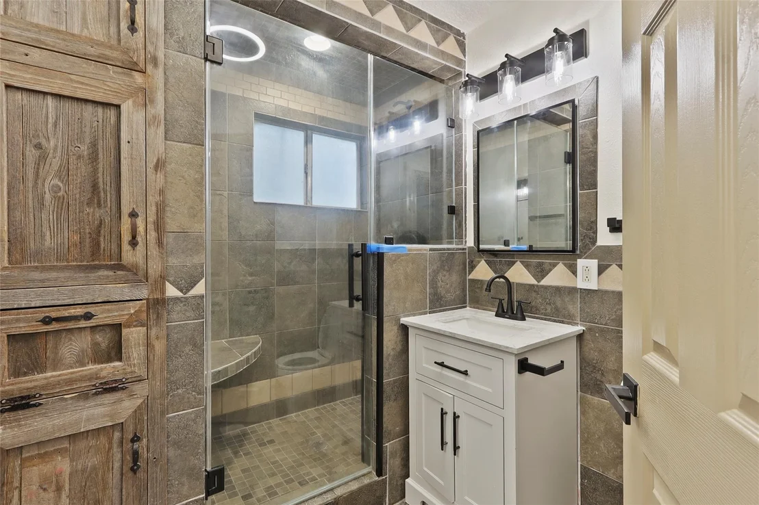 Photo of 4800 Heathrow Lane
