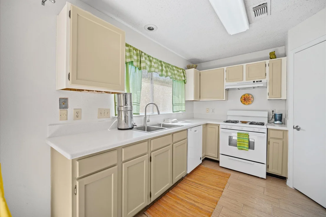 Photo of 9622 Poynes Drive