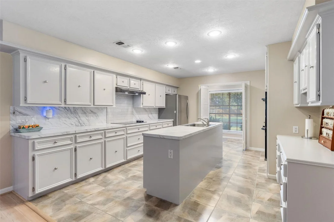 Photo of 12155 Hawthorne Drive