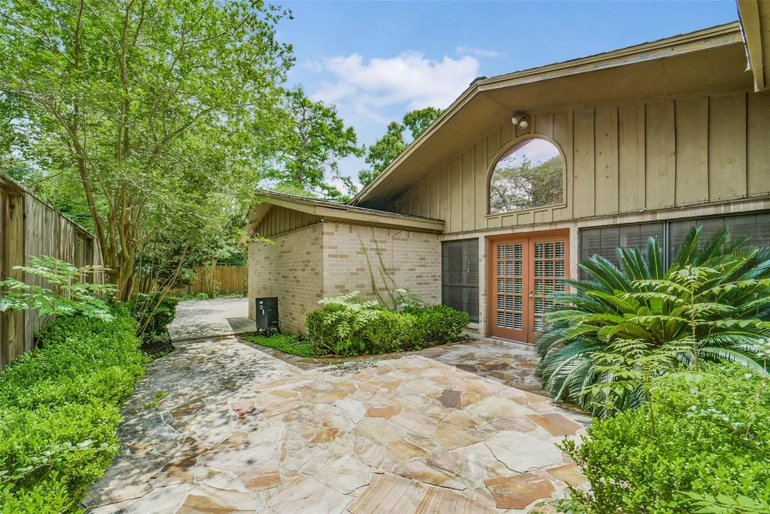 Photo of 5147 Beechnut Street