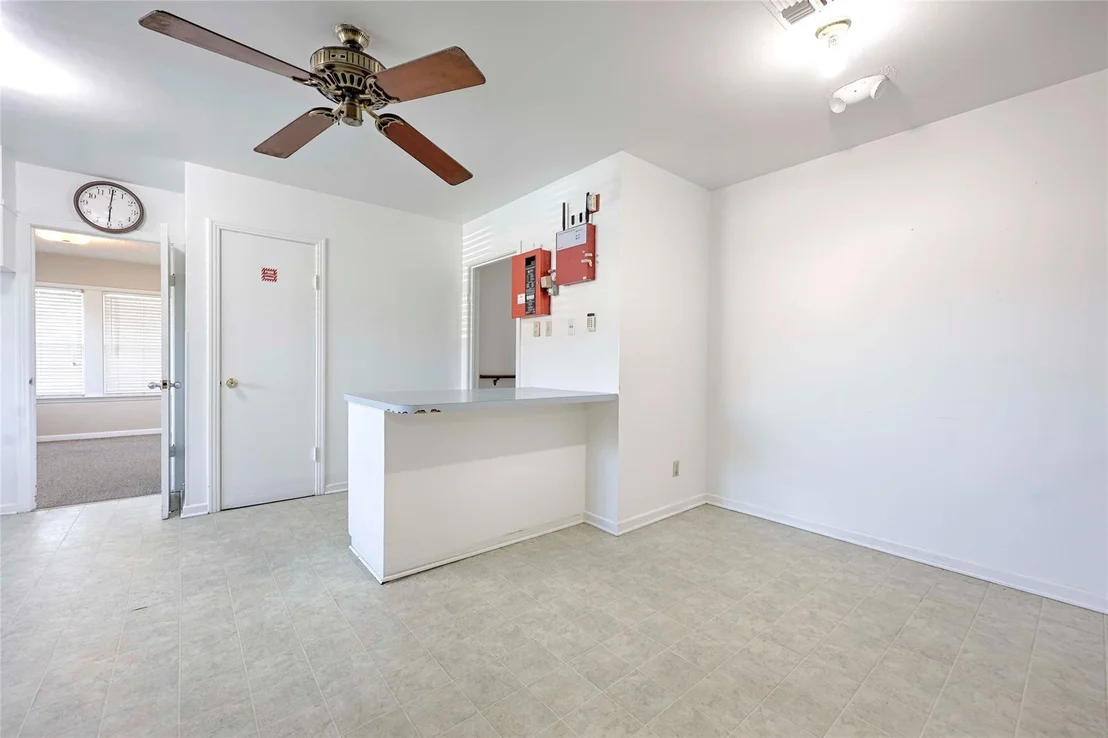Photo of 122 Ave E
