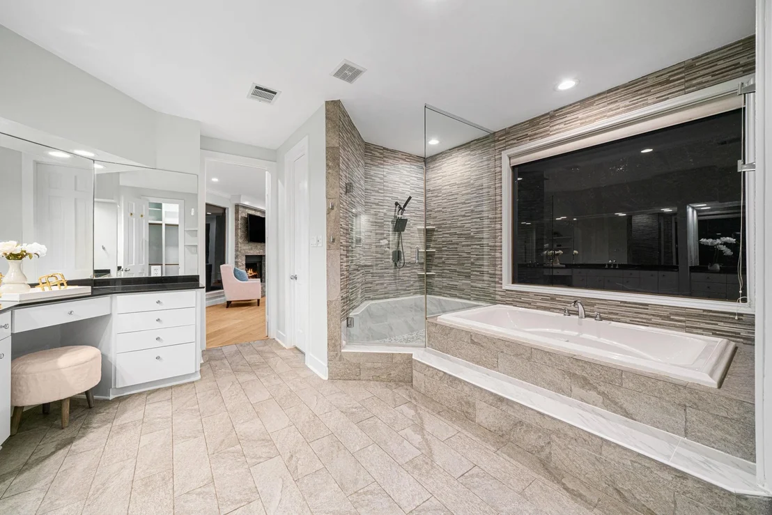 Photo of 102 Lakeside Oaks Drive