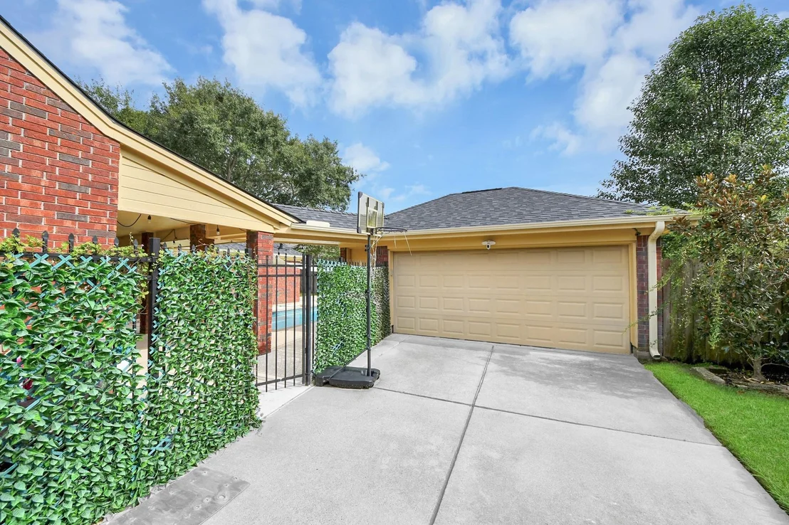 Photo of 622 Fernglade Drive